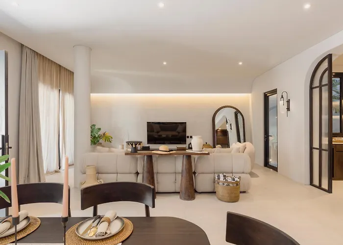 Stunning 3br Pool Hampton Iii In Pererenan Villa