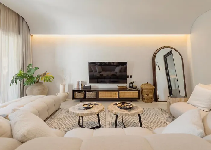 Stunning 3br Pool Hampton Iii In Pererenan Villa