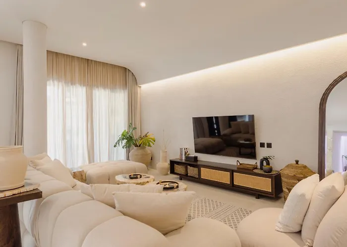 Stunning 3br Pool Hampton Iii In Pererenan Villa