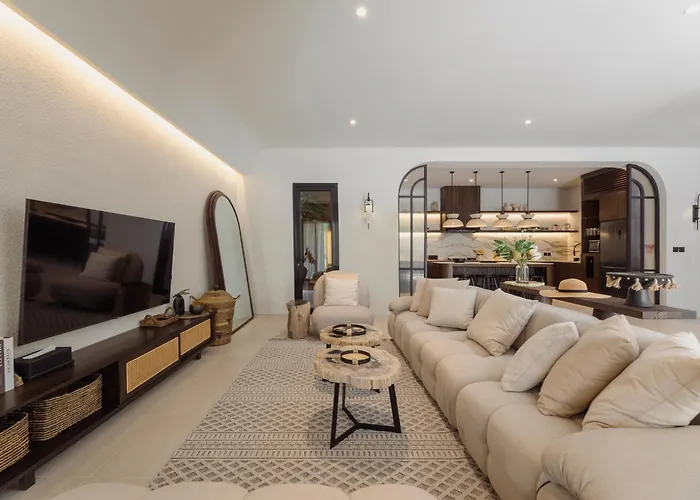 Stunning 3br Pool Hampton Iii In Pererenan